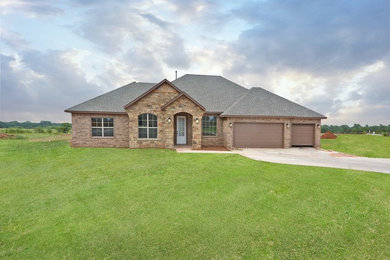 Elegant home design photo in Oklahoma City