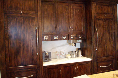 Kitchen - traditional kitchen idea in Los Angeles