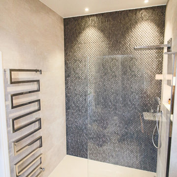 Warm-Light Led Shower lights and a Vertical Wall-mounted Towel Warmer
