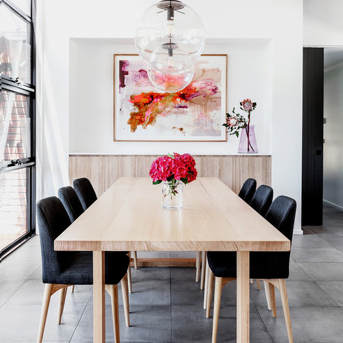 Salle à Manger Avec Un Sol En Carrelage De Céramique