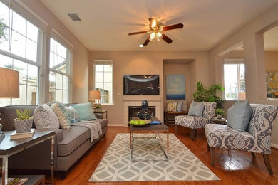 Family room - family room idea in Sacramento