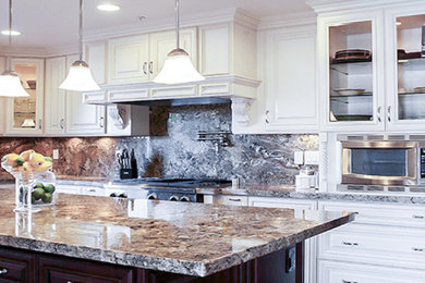 Example of a kitchen design in Miami