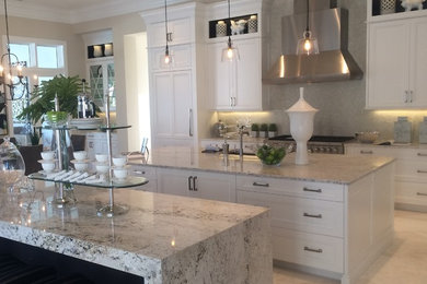 Example of a tuscan kitchen design in Miami