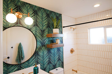 Design ideas for a vintage bathroom in Sacramento.