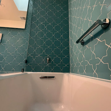 Soaker Tub w/Fixed Shower Panel, Grab Bar & Slotted Tub Drain