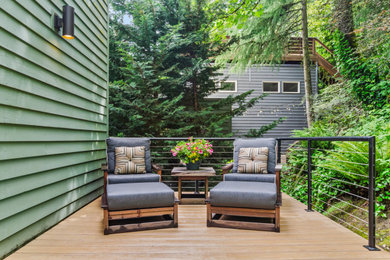 Deck photo in Portland