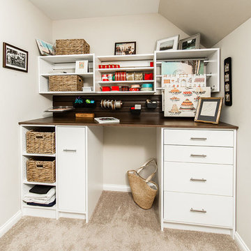 Craft / Gift Wrap Area