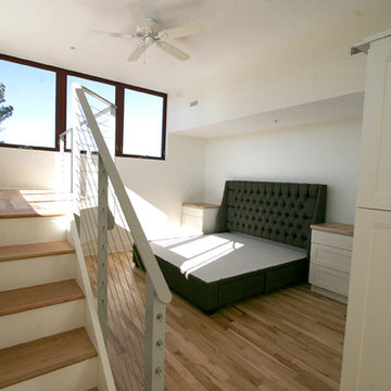 Sunny Sumptuous Deluxe Riverfront Loft