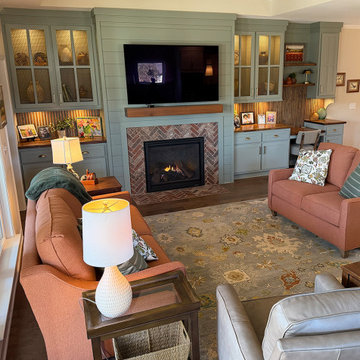 Cottage-Style Living Room & Built-ins in Hermitage, TN