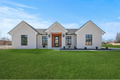 Example of an exterior home design in Houston