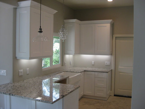 What Color Subway Tile Backsplash With White Shaker Cabinets