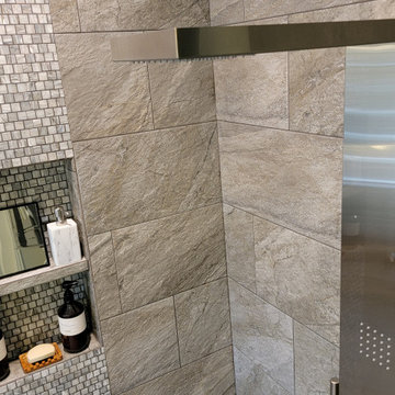 1000 Oaks Master Bathroom
