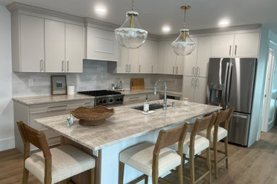 Example of a kitchen design in Miami