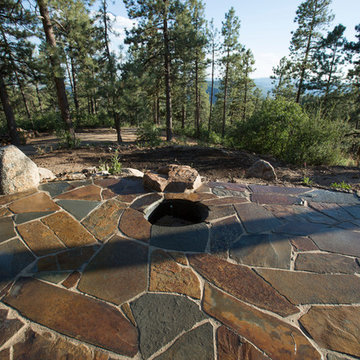 Durango Hills- Grizzly Flagstone with in ground fire pit