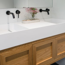 FLOATING VANITY/TIMBER/OAK