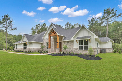 Exterior home photo in Houston