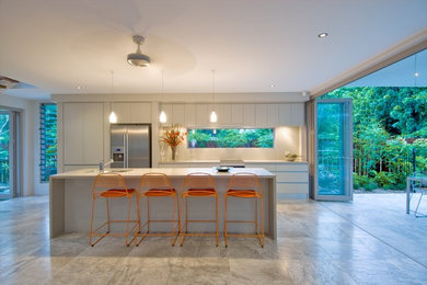 Inspiration for a contemporary kitchen in Cairns.