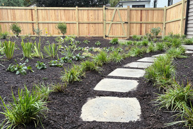 Photo of a large drought-tolerant and full sun backyard stone landscaping in DC Metro for summer.