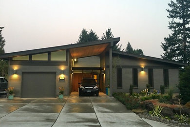 Example of a mid-sized minimalist home design design in Portland