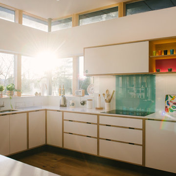 The Potters: Open Plan Oak Veneer & White/Pink Laminate Plywood Kitchen
