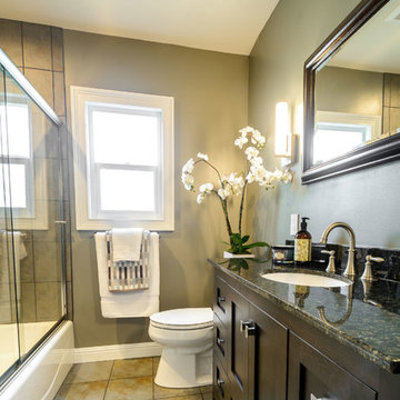 Contemporary Bathroom in Crenshaw, CA