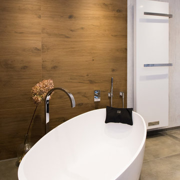 die freistehende Badewanne