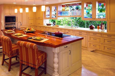 Inspiration for a timeless kitchen remodel in Orange County