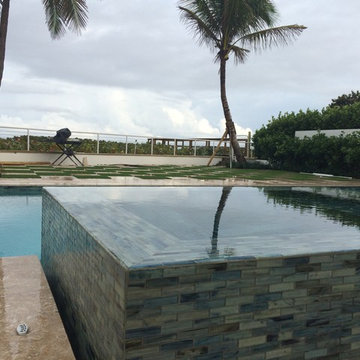 Contemporary Beach Infinity Edge Spa & Pool