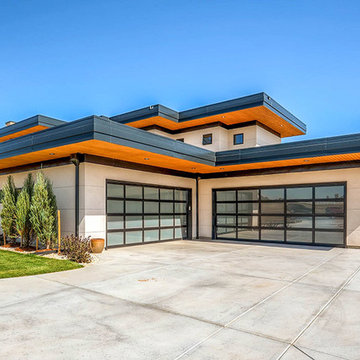 Miesian Modern home with Milgard Ultra windows and doors
