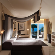 beds with canopies