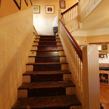 We removed all carpet on stairway and prepare to refinish the hardwood stairs