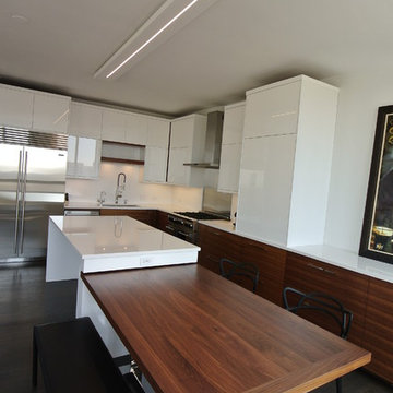Custom Kitchen with High Grade Plastic Finished Cabinets