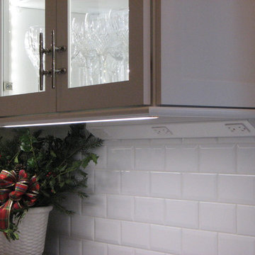 Angled power strip system keeps the backsplash clean