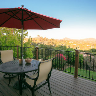 サンディエゴの地中海スタイルのおしゃれなデッキの写真