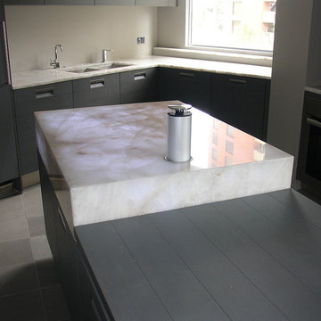Cristallo quartzite mitred island with popup power sockets and internal lighting