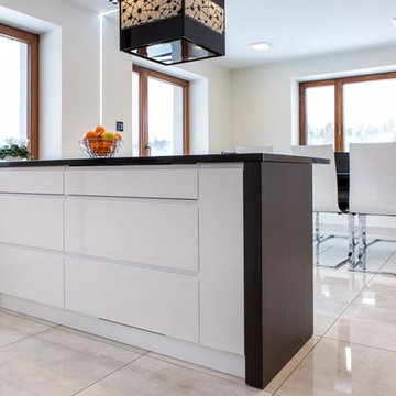 Modern Kitchen White High Gloss Cabinetry