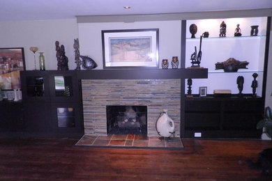 Example of a trendy living room design in Detroit