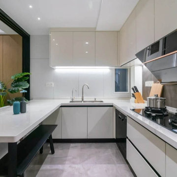 Glossy white cabinet maximize kitchen space