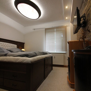 Schlafzimmer mit begehbarem Kleiderschrank