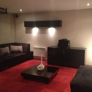 Inspiration for a contemporary home theater remodel in Le Havre