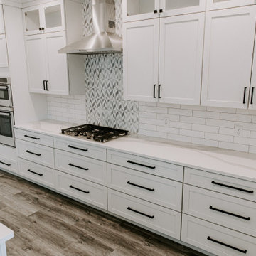 White & Black Modern Farmhouse Kitchen