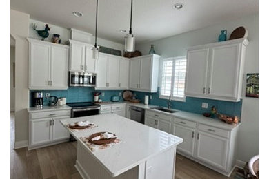 Example of a beach style home design design in Tampa