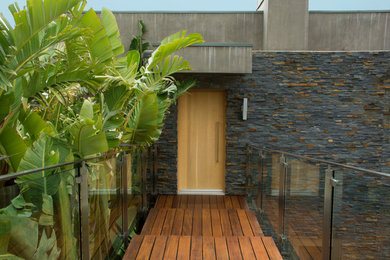 Exterior home idea in Los Angeles