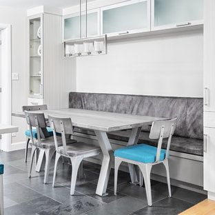 オタワの中サイズのモダンスタイルのLDKの画像 (グレーの壁、スレートの床、暖炉なし、黒い床)