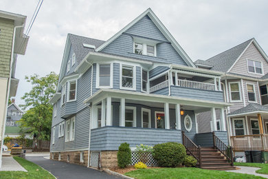 Inspiration for a mid-sized timeless blue two-story wood exterior home remodel in New York with a shingle roof