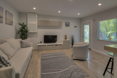 Inspiration for a modern home design remodel in Miami