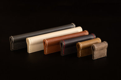 MILANO-PRESTIGE - Exclusive leather loop with hand-stitched decorative seams