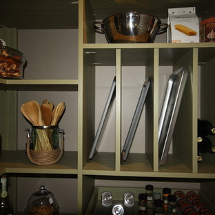 Idéer för ett mellanstort modernt kök, med gröna skåp