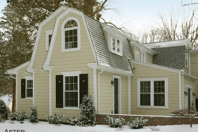 Example of a large classic yellow two-story vinyl exterior home design in Philadelphia