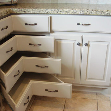 Corner cabinet